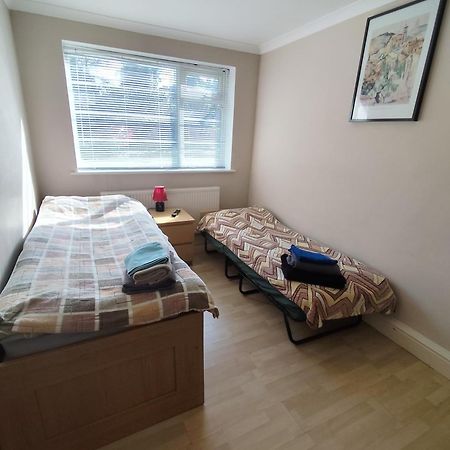 サットン2 Bed Flat Near Station With Parking&Comgardenアパートメント エクステリア 写真