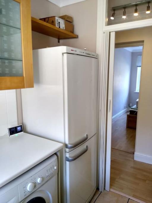 サットン2 Bed Flat Near Station With Parking&Comgardenアパートメント エクステリア 写真