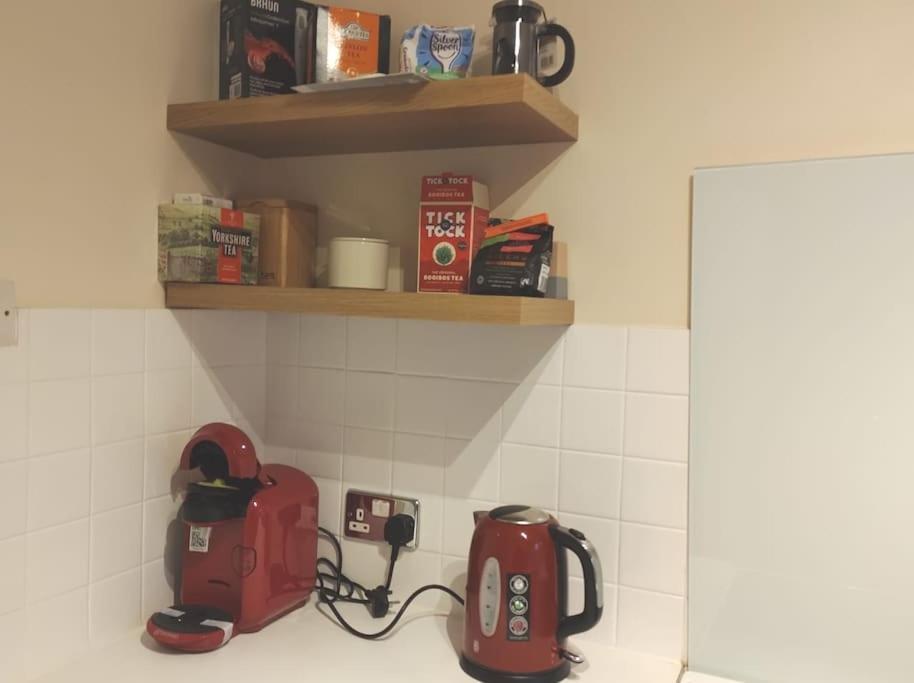 サットン2 Bed Flat Near Station With Parking&Comgardenアパートメント エクステリア 写真