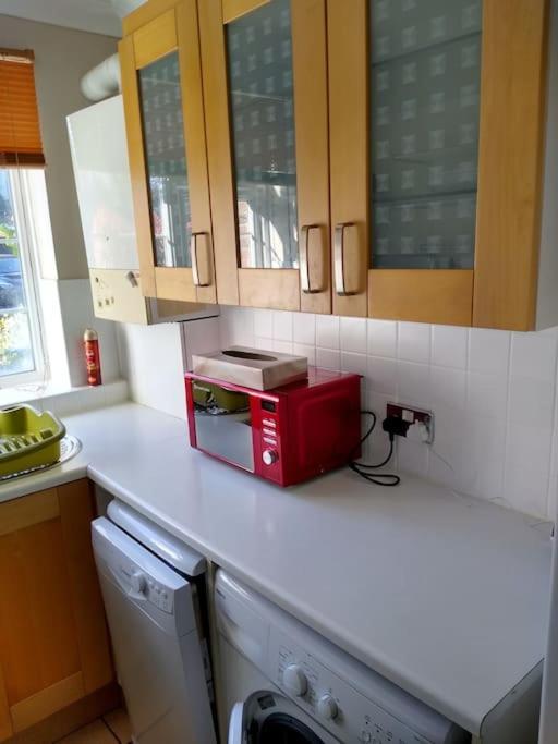 サットン2 Bed Flat Near Station With Parking&Comgardenアパートメント エクステリア 写真